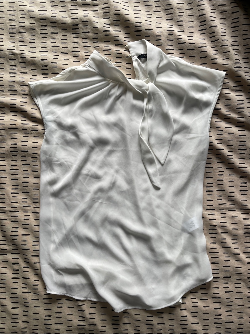 RW&CO. White Tie-Neck Sleeveless Camisole
